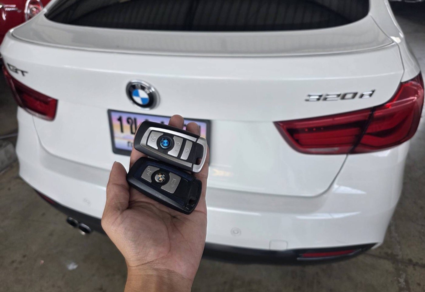 ผลงานทำกุญแจสมาร์ทคีย์ BMW 320d GT โดย Newgen Key