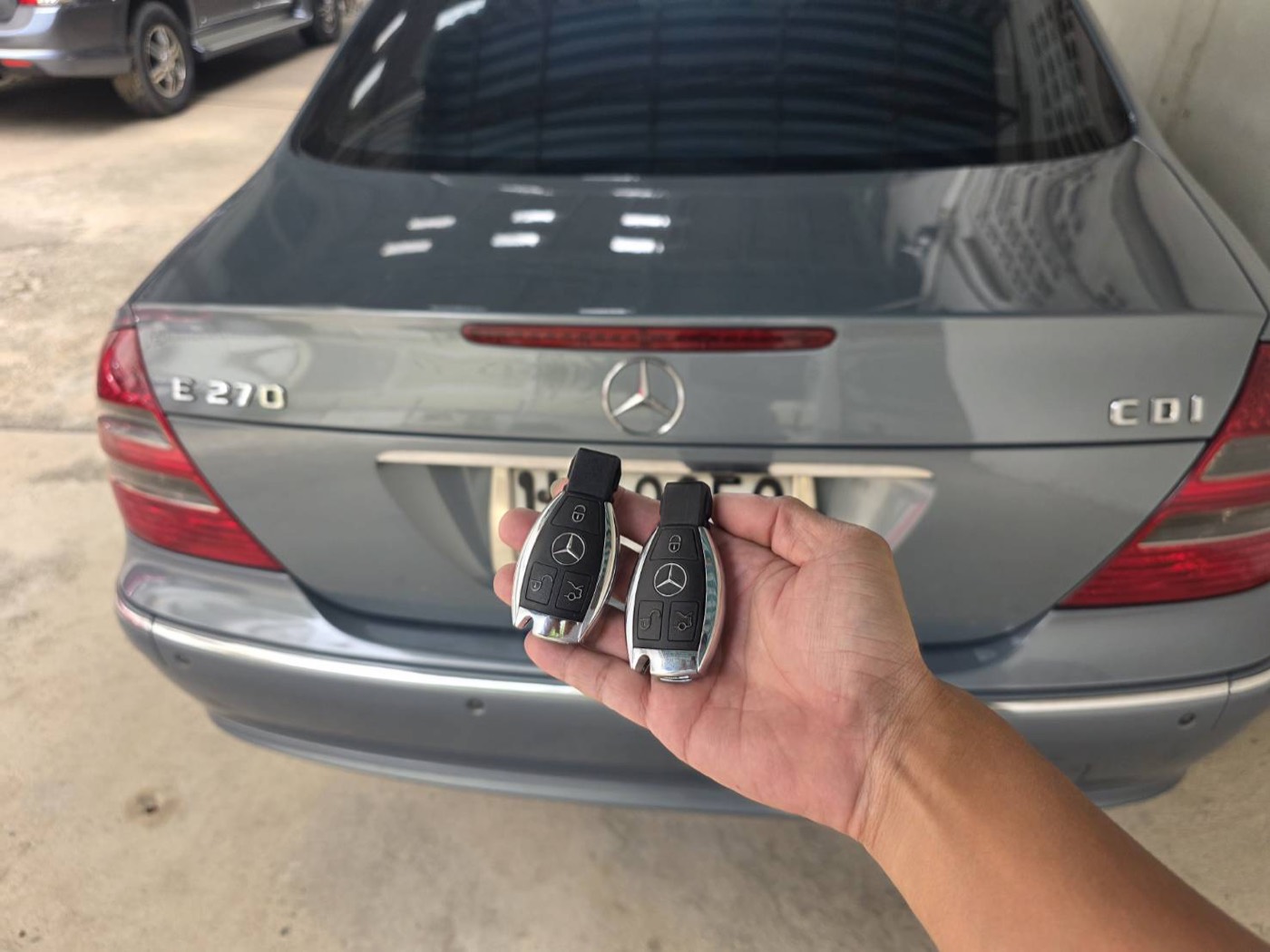 ผลงานทำกุญแจรีโมท Mercedes-Benz E270 CDI โดย Newgen Key