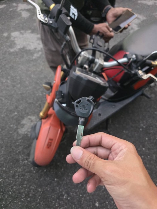 ทำกุญแจมอเตอร์ไซค์ Honda MSX นอกสถานที่ โดยช่างกุญแจ Newgen Key