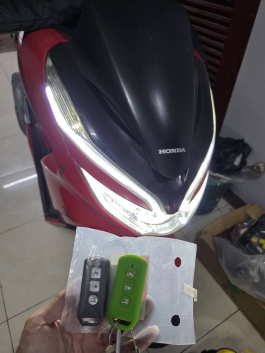 ทำรีโมทกุญแจมอเตอร์ไซค์ Honda PCX เพิ่มรีโมทสำรอง โดยช่างกุญแจ Newgen Key