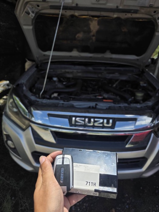 งานกล่อง Keyless Start System Isuzu D-Max พร้อมทำสมาร์ทคีย์ใหม่ โดยช่างกุญแจ Newgen Key