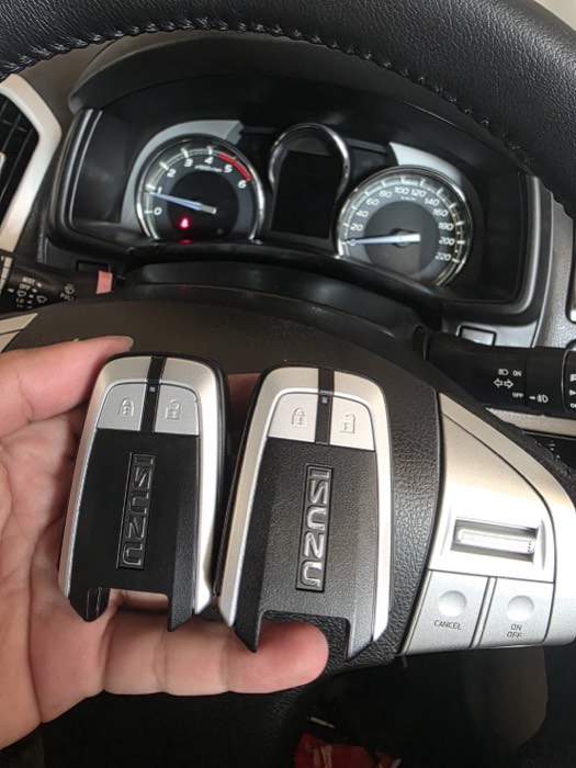 ทำกุญแจสมาร์ทคีย์ Isuzu 2 ดอก โดยช่างกุญแจ Newgen Key