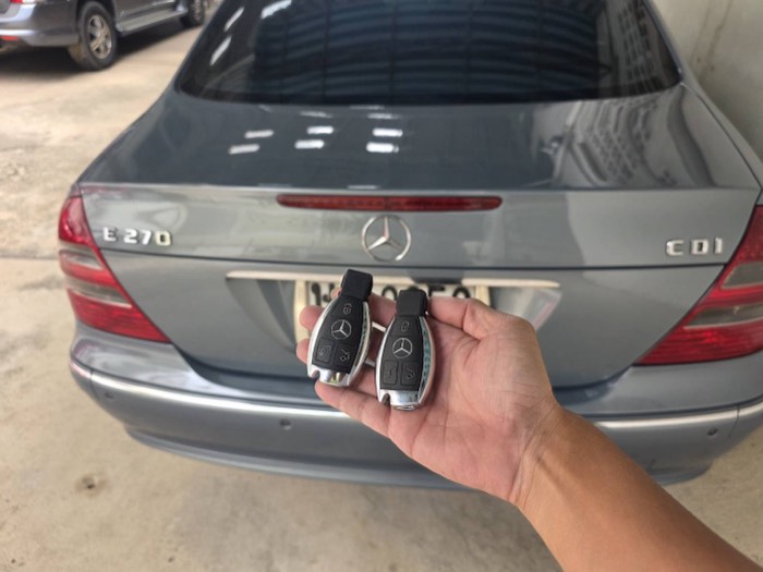 ทำกุญแจรีโมท Mercedes-Benz E270 CDI จำนวน 2 ดอก โดยช่างกุญแจ Newgen Key