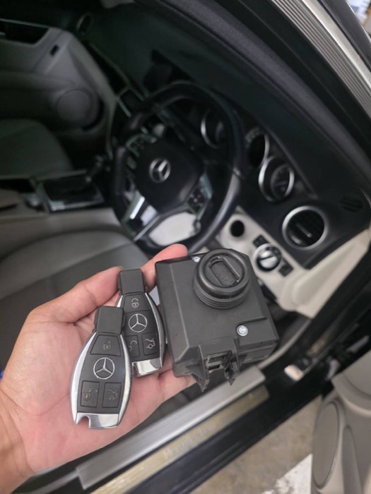 ทำกุญแจรีโมท Mercedes-Benz พร้อมงานกล่อง EIS แก้ระบบอิมโมบิไลเซอร์ โดยช่างกุญแจ Newgen Key