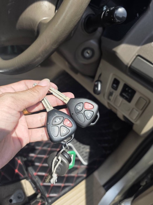 ทำกุญแจรีโมท Toyota แบบกุญแจดอกพร้อมรีโมท 2 ชุด โดยช่างกุญแจ Newgen Key