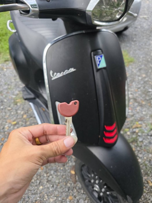 ทำกุญแจสกู๊ตเตอร์ Vespa ทดแทนกุญแจเดิม โดยช่างกุญแจ Newgen Key